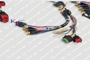 E320D أجزاء الحفارة الحق وحدة التحكم الأسلاك تسخير